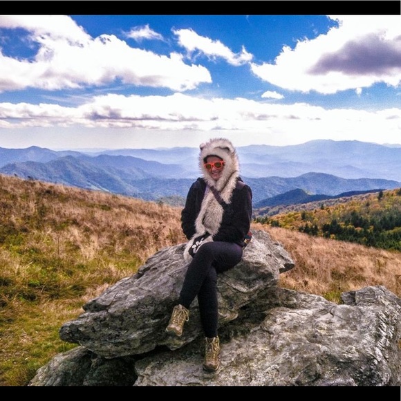 Meet your Posher, Caitlin - Picture 5 of 11